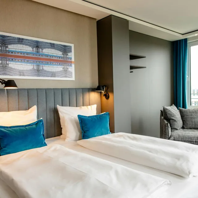Deluxe, King Bed, Hotel Motel One Berlin-Hauptbahnhof 2/7