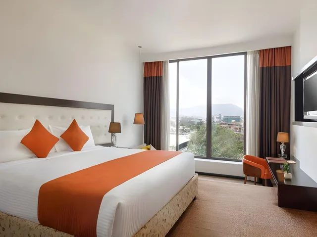 غرفة تنفيذية بسرير كينج بجاكوزي في الطابق العلوي، Hotel Himalaya Pvt Ltd 1/1