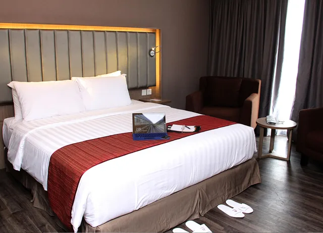 غرفة ديلوكس بسرير كينج، GAMMARA HOTEL MAKASSAR 1/6