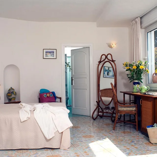 غرفة سوبيريور بسرير مزدوج أو سريرين منفصلين بإطلالة على البحر، Hotel Terme Villa Teresa 1/4