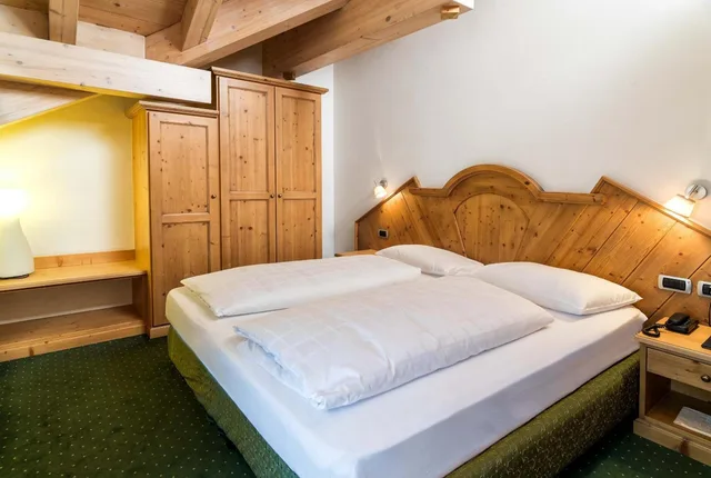 جناح جونيور، Leading Relax Hotel Maria 4/10