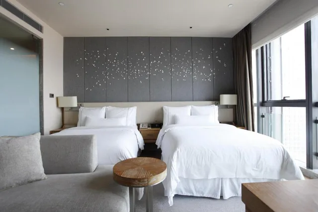 Guest Room, Deluxe, Twin Beds, Skyline View، The Westin Chongqing Liberation Square 2/6