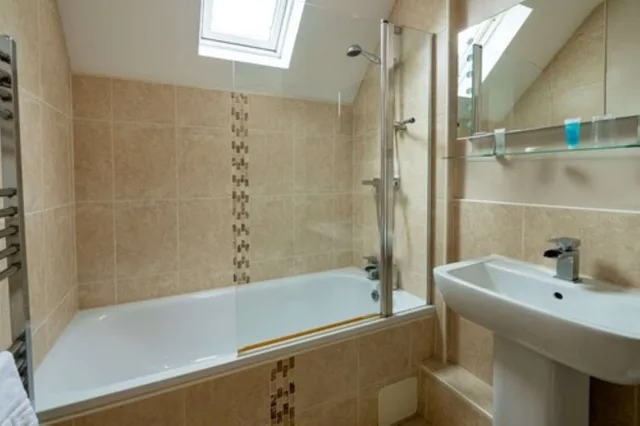 غرفة قياسية بسريرين منفصلين، Buchanan Arms Hotel & Leisure, Sure Hotel Collection 2/2