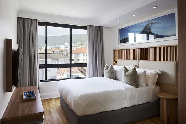 Mountain, Apartment, Single Bed, Balcony، President Hotel Cape Town 1/7