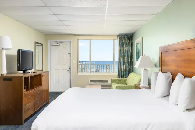 Studio, King Bed, Sofa, Kitchenette, Beachside Resort 1/7