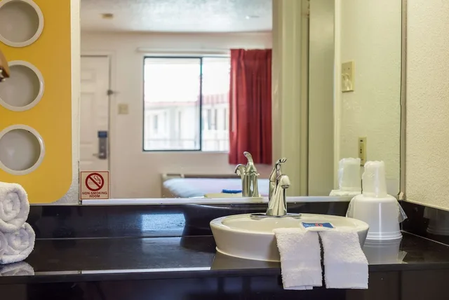 غرفة قياسية بسرير كوين، Motel6 Mesquite, TX - Rodeo - Convention Ctr 9/9
