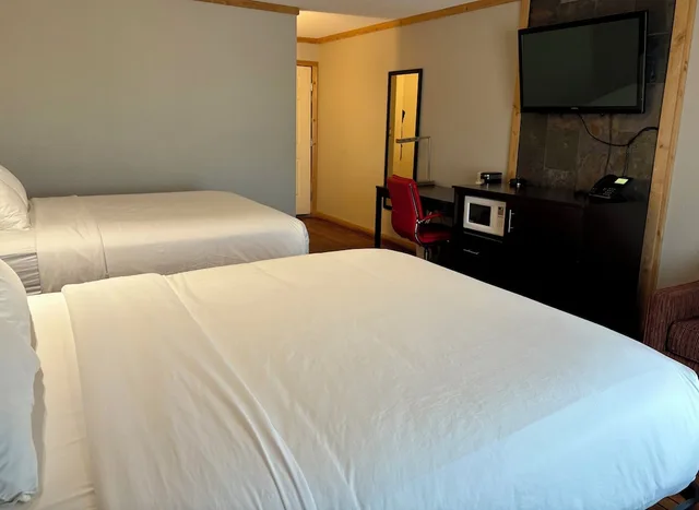غرفة بسريرين كوين مع أريكة، Americas Best Value Inn-Wall 7/10