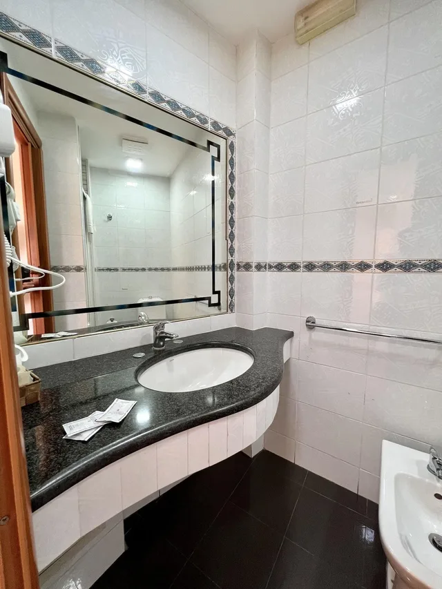 غرفة مفردة، Hotel Como 5/14