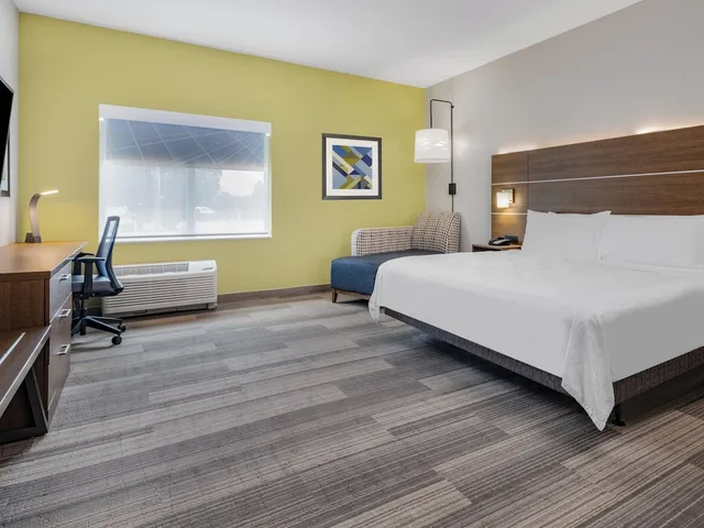 غرفة قياسية بسرير كينج لذوي الإعاقة، Holiday Inn Express & Suites Ruskin - Sun City 3/10