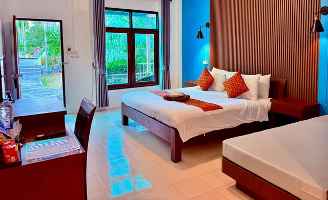 غرفة سوبيريور بسرير كينج بإطلالة على المسبح مع أريكة، Ao Nang Baan Suan Resort 5/7