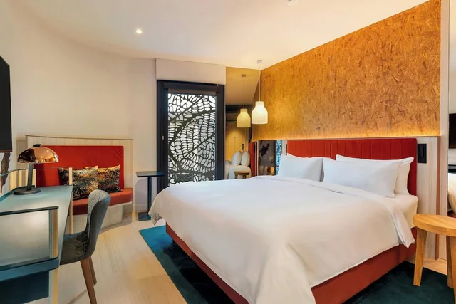 غرفة بسرير كينج بإطلالة، Renaissance Amsterdam Hotel 2/9