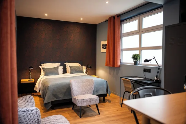 استوديو بسرير كوين، Nouvel Hotel 10/10