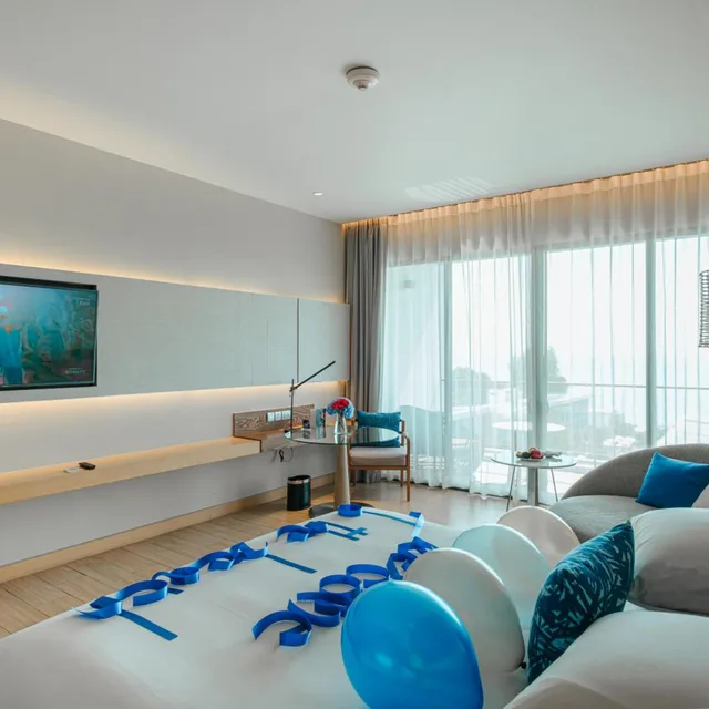 غرفة بإطلالة على البحر بشرفة، Renaissance Pattaya Resort Spa 8/10