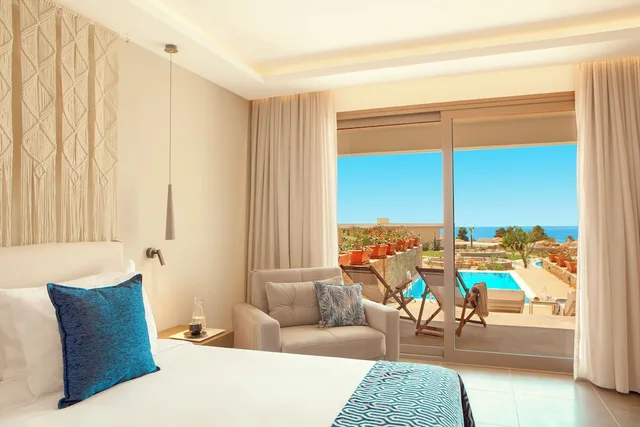 بنغل تنفيذي بسرير كينج بإطلالة على البحر مع أريكة بمسبح خاص، Zeus Eleva Ajul, a Registry Collection Hotel 2/3