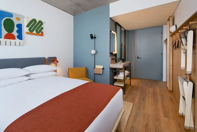 Moxy, Queen Bed, City View, High Floor، Moxy Sydney Airport 1/5
