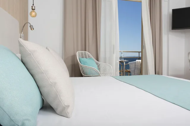 غرفة بإطلالة على البحر بشرفة مفردة بسرير مزدوج، Monterrey Hotel 8/10