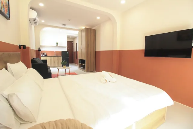 استوديو ديلوكس بسرير كوين بشرفة، De Lustora Hotel & Apartment - District 1, HCM. 2/4