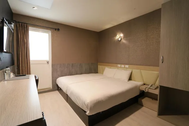 غرفة بسرير مزدوج بشرفة، YPJ HOTEL 2/3