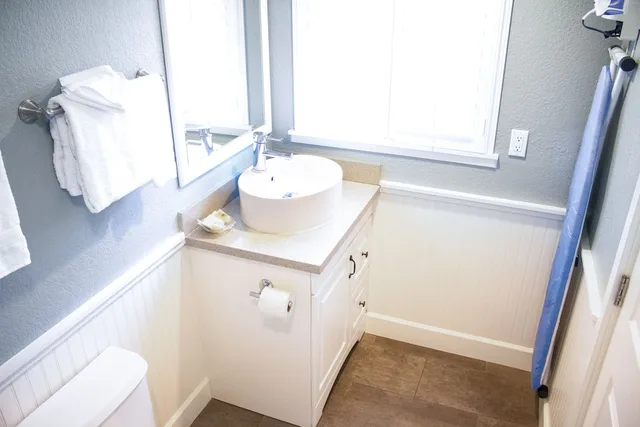 Sea Breeze, Deluxe, Queen Bed, Pet Friendly، Ocean Echo Inn And Beach Cottages 4/4