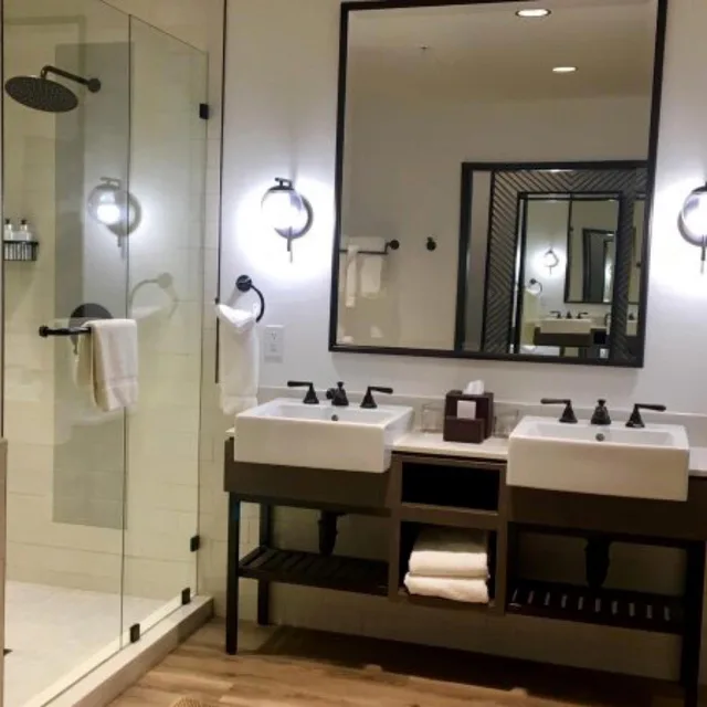 جناح جونيور بإطلالة على النهر، River Terrace Inn 2/2