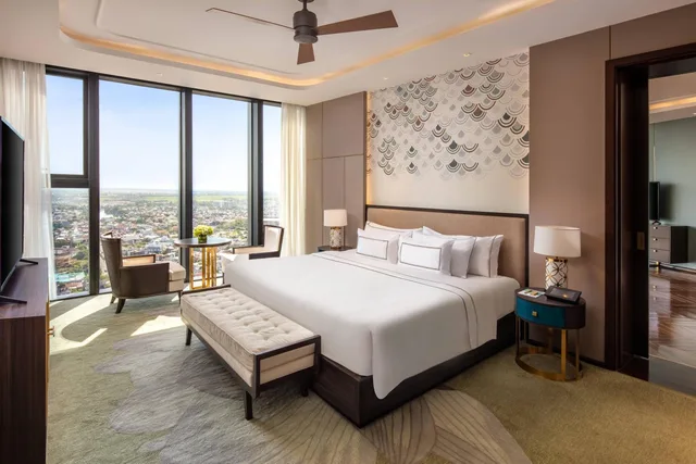 The Level, Suite, King Bed, Executive Lounge Access، Melia Vinpearl Hue 2/3
