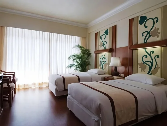 Deluxe, Double Bed, Golden Beach Hotel Pattaya 8/10