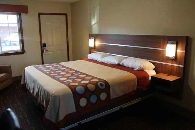 غرفة بسرير كينج، American Inn 6/10
