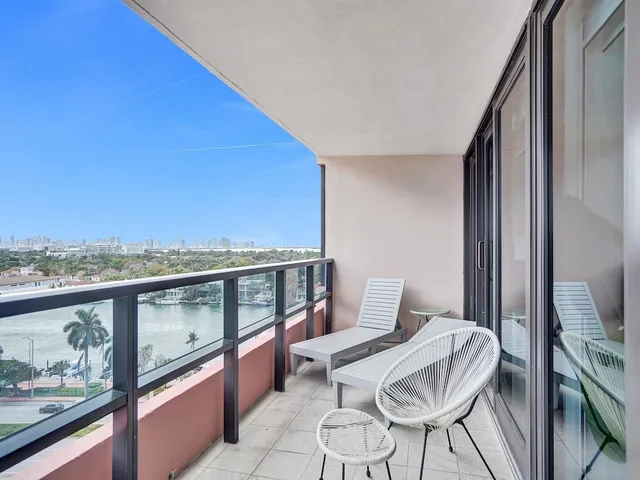 Miami, Beach Pool, King Bed, Sofa, High Floor, The Alexander All Suite Oceanfront Resort 2/3