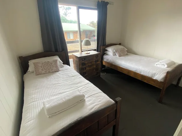 2 Bedrooms, Country, Basic, Cabin, Queen and Twin Beds, Kitchenette، Mansfield Country Resort 1/3
