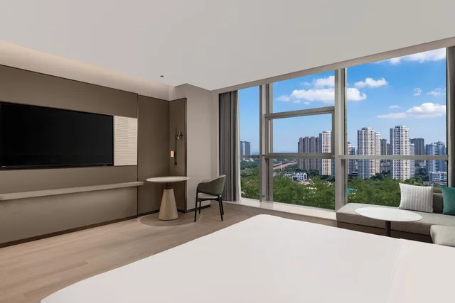 غرفة بسرير كينج لذوي الإعاقة، Holiday Inn Rizhao Seaview by IHG 2/3