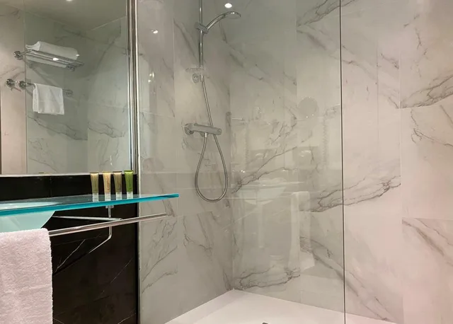 غرفة قياسية بسرير مزدوج للمدخنين، Holiday Inn Madrid Las Tablas 6/7
