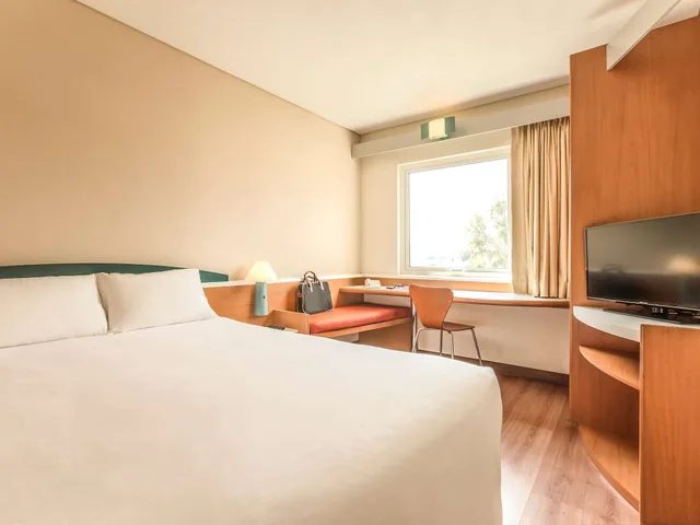 غرفة بسرير مزدوج، Ibis Guadalajara Expo 2/6