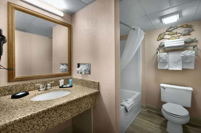Tower, Suite, Queen Bed, Ocean Front، Sea Crest Oceanfront Resort 3/7