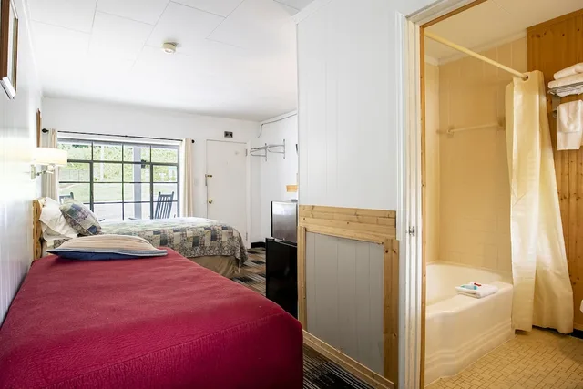 غرفة بسرير كوين وسرير فردي وسرير كوين، Lloyd's On The River Country Inn By OYO 3/4