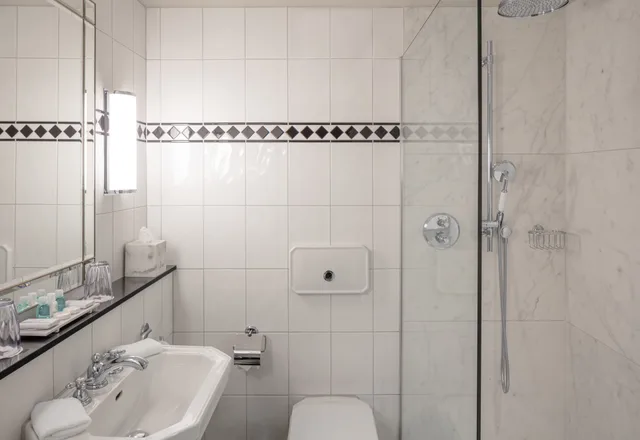 غرفة بسرير كوين، Hotel Victoria 2/2