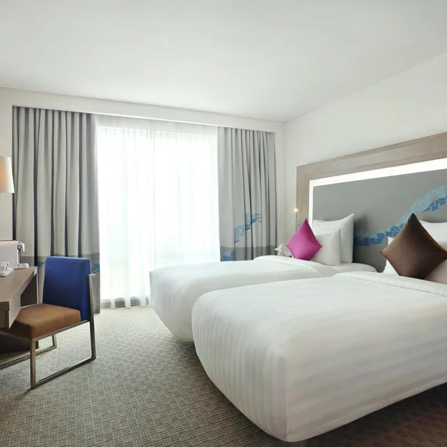 غرفة تنفيذية بسريرين منفصلين مع دخول صالة النادي، Novotel Tangerang 4/10