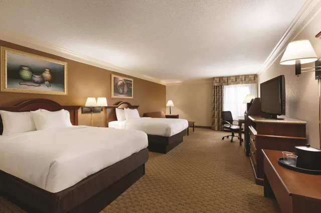 Room, Single, 2 Queen Beds, Sofa, Accessible، Comfort Inn & Suites Portland Corpus Christi 7/9