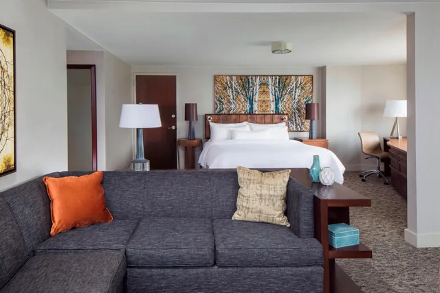 جناح جونيور، Westin Jersey City Newport 2/3