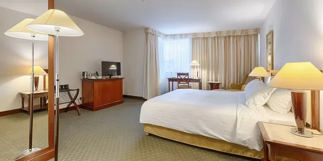 غرفة ديلوكس بسرير مزدوج أو سريرين منفصلين بإطلالة، Occidental Paris Levallois 2/2