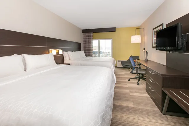غرفة قياسية بسريرين كينج، Holiday Inn Express Hotel And Suites Seaside Convention Center 1/9