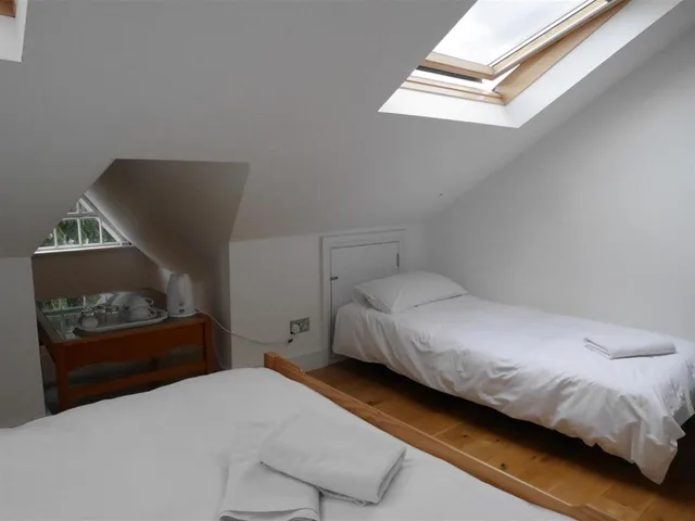 غرفة رباعية، Kew Rooms 3/5