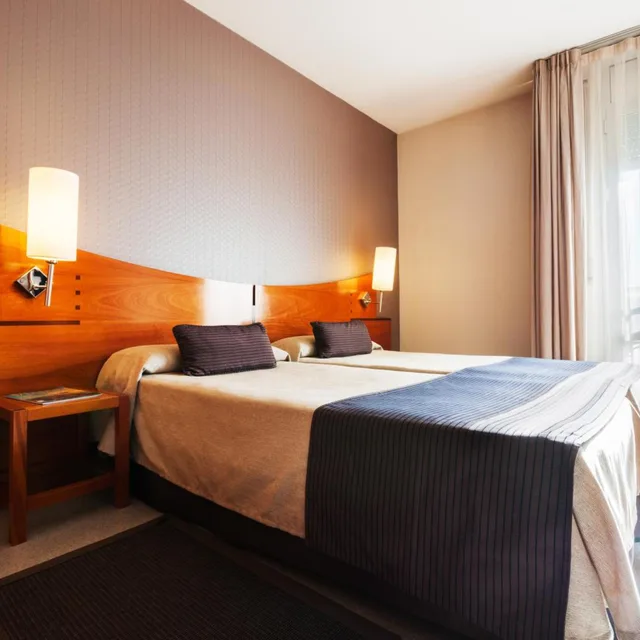 Room, Double Bed, Granollers Hotel 2/5