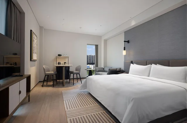 Courtyard, King Bed، New World Guangzhou Hotel 1/1