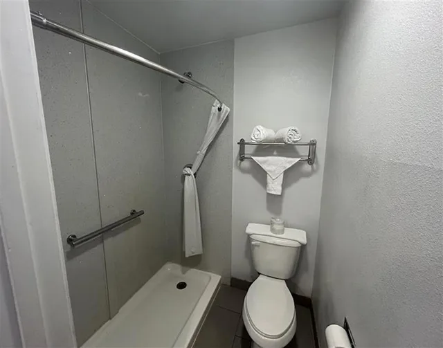 2 Queen Beds Suite, Non-Smoking, Micfridge، Motel6 Yuba City, CA 4/6