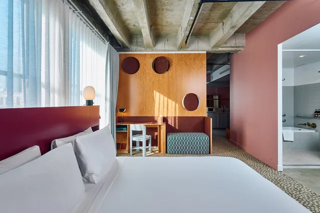 Renovated, Tri, Suite, King Bed, King and Twin Beds, Accessible، STILE Downtown Los Angeles by Kasa 3/6