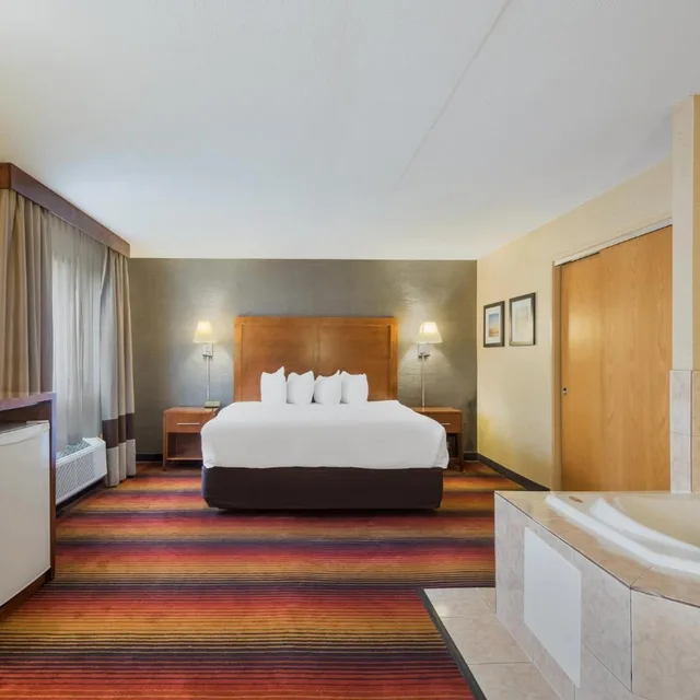 جناح بسرير كينج بجاكوزي لذوي الإعاقة، Red Roof Inn Fairfield 2/6