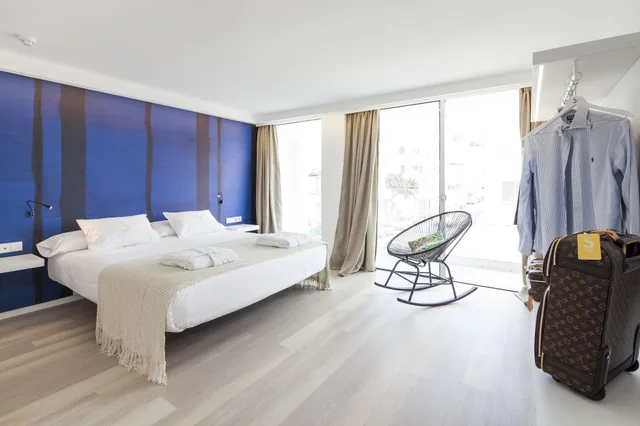 جناح غراند بسريرين منفصلين بشرفة بغرفتي نوم مع أريكة، SUD IBIZA SUITES 7/10