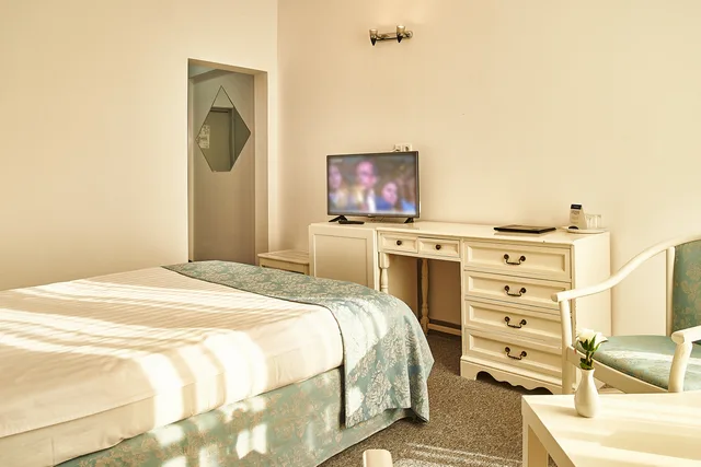 Standard, Single, Continental Hotel 4/9