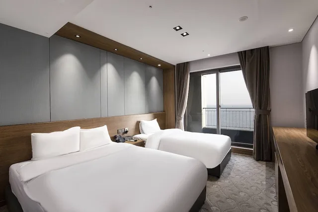 غرفة ديلوكس بسرير مزدوج وسرير فردي بإطلالة على البحر، Western Grace Hotel 3/10