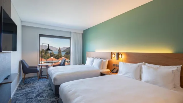 غرفة بسريرين كوين، Holiday Inn Express And Suites Queenstown 9/10